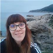 Me ofrezco para ayudar con los deberes, también puedo prepararles actividades y ayudarles con examenes